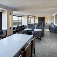 Отель Newark Liberty International Airport Marriott США, Ньюарк - отзывы, цены и фото номеров - забронировать отель Newark Liberty International Airport Marriott онлайн питание фото 3