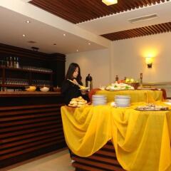 Апартаменты Winslow Infinity and Spa Alexander Services Apartments Банско гостиничный бар