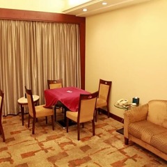CP Peninsula Hotel балкон
