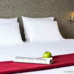 Отель NH Brussels Stéphanie Бельгия, Брюссель - 2 отзыва об отеле, цены и фото номеров - забронировать отель NH Brussels Stéphanie онлайн комната для гостей фото 4
