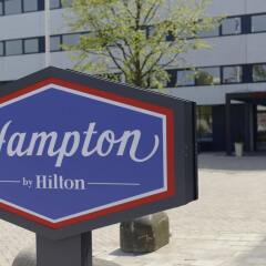 Отель Hampton by Hilton Amsterdam Airport Schiphol парковка