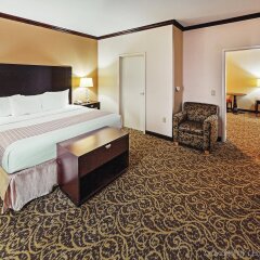 Отель La Quinta Inn & Suites by Wyndham Burleson США, Джошуа - отзывы, цены и фото номеров - забронировать отель La Quinta Inn & Suites by Wyndham Burleson онлайн комната для гостей