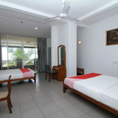 OYO 246 Roy Villa Beach Hotel Галле фото 18