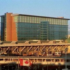 Отель Fairmont Vancouver Airport In-Terminal Hotel Канада, Ричмонд - 1 отзыв об отеле, цены и фото номеров - забронировать отель Fairmont Vancouver Airport In-Terminal Hotel онлайн приотельная территория фото 2