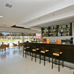 Отель Areias Village Apartamento Албуфейра гостиничный бар