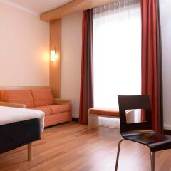 Отель Ibis Lyon Centre Perrache Франция, Лион - 1 отзыв об отеле, цены и фото номеров - забронировать отель Ibis Lyon Centre Perrache онлайн комната для гостей