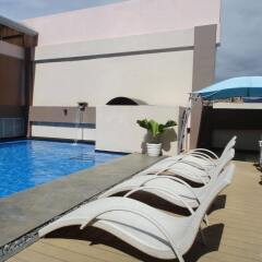 Отель Diamond Suites And Residences Филиппины, Лапу-Лапу - 1 отзыв об отеле, цены и фото номеров - забронировать отель Diamond Suites And Residences онлайн бассейн фото 2