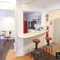 Отель Bcool Santander - Hostel Испания, Сантандер - 1 отзыв об отеле, цены и фото номеров - забронировать отель Bcool Santander - Hostel онлайн гостиничный бар