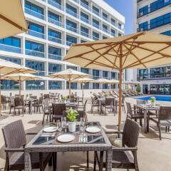 Golden Sands Hotel Apartments бассейн