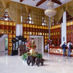 Отель Phoenix Hotspring Resort интерьер отеля