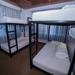 Отель Gauri Shankar Backpackers Hostel Непал, Покхара - отзывы, цены и фото номеров - забронировать отель Gauri Shankar Backpackers Hostel онлайн балкон