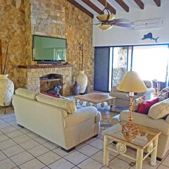 Отель Villa Gold Dome 6 Bedrooms 7 Bathrooms Villa Педрегал комната для гостей