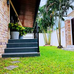 Отель Thai Family Rawai Pool Villa