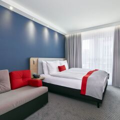 Отель Holiday Inn Express Berlin - Alexanderplatz комната для гостей