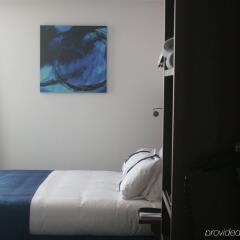 Отель Holiday Inn Express Marseille - Saint Charles, an IHG Hotel Франция, Марсель - 4 отзыва об отеле, цены и фото номеров - забронировать отель Holiday Inn Express Marseille - Saint Charles, an IHG Hotel онлайн