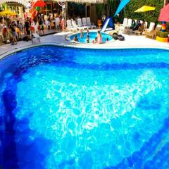 Sands Acapulco Hotel & Bungalows бассейн