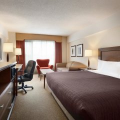 Отель Travelodge by Wyndham Saskatoon Канада, Саскатун - отзывы, цены и фото номеров - забронировать отель Travelodge by Wyndham Saskatoon онлайн комната для гостей фото 5