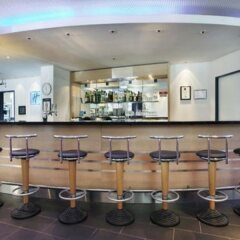 Отель Holiday Inn Express Geneva Airport гостиничный бар