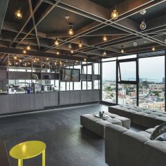 Отель The Base Central Pattaya By Favstay Паттайя гостиничный бар