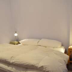 Отель Home With Roof Terrace Hampstead Village Лондон комната для гостей