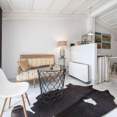 Отель Chiconomy Suites в номере