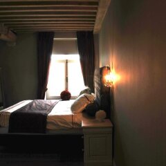 Отель Chateau Rougesse сейф в номере