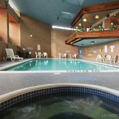 Отель Holiday Inn Ottawa East Канада, Оттава - отзывы, цены и фото номеров - забронировать отель Holiday Inn Ottawa East онлайн бассейн