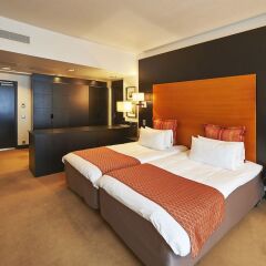 Отель Crowne Plaza Helsinki сейф в номере