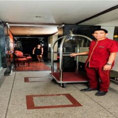 Отель The COPA Businessmans Hotel Филиппины, Макати - 2 отзыва об отеле, цены и фото номеров - забронировать отель The COPA Businessmans Hotel онлайн городской автобус