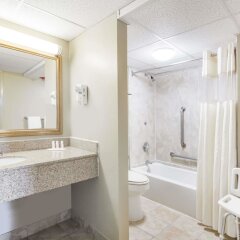 Отель Days Inn by Wyndham Charlottesville/University Area США, Шарлотсвилл - отзывы, цены и фото номеров - забронировать отель Days Inn by Wyndham Charlottesville/University Area онлайн ванная
