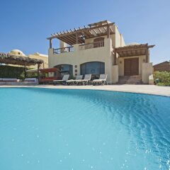 Отель Beachfront El Gouna Villa with Pool - Sabina Y144 бассейн