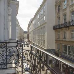 Отель Senator Suite Stephansplatz by Welcome2Vienna Австрия, Вена - отзывы, цены и фото номеров - забронировать отель Senator Suite Stephansplatz by Welcome2Vienna онлайн балкон