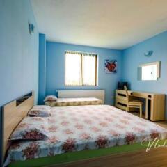 Отель Bachvarovi Houses Боженци комната для гостей