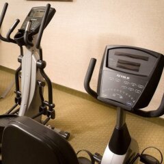 Отель Drury Inn & Suites St. Louis Brentwood фитнесс-зал фото 3