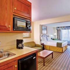 Holiday Inn Express Hotel & Suites MERIDIAN в номере
