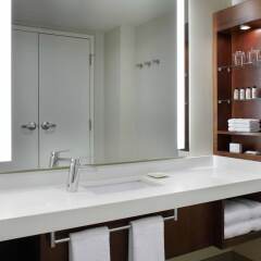 Отель Delta Hotels by Marriott Ottawa City Centre Канада, Оттава - отзывы, цены и фото номеров - забронировать отель Delta Hotels by Marriott Ottawa City Centre онлайн ванная фото 2