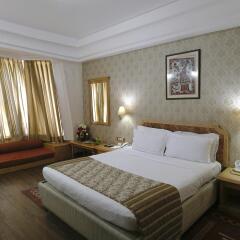 Отель Dee Marks Hotel & Resorts Индия, Нью-Дели - отзывы, цены и фото номеров - забронировать отель Dee Marks Hotel & Resorts онлайн комната для гостей фото 3