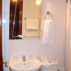 Отель Hostal Casanova ванная фото 2