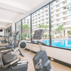 Отель The Bayview Hotel Pattaya Таиланд, Паттайя - 2 отзыва об отеле, цены и фото номеров - забронировать отель The Bayview Hotel Pattaya онлайн фитнесс-зал фото 3