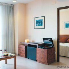 Отель Hesperia Sant Joan Suites Испания, Сан-Жоан-Деспи - 5 отзывов об отеле, цены и фото номеров - забронировать отель Hesperia Sant Joan Suites онлайн удобства в номере фото 2