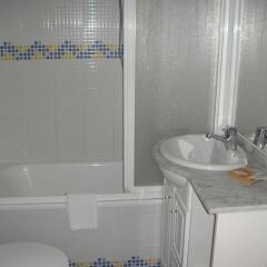 Отель Hostal Riesco ванная