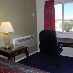 Отель American Executive Inn удобства в номере