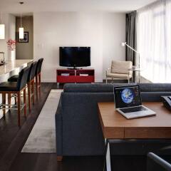 Отель LEVEL Furnished Living Yaletown Seymour Канада, Ванкувер - отзывы, цены и фото номеров - забронировать отель LEVEL Furnished Living Yaletown Seymour онлайн удобства в номере фото 2