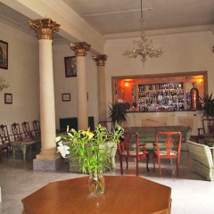 Imperial Hotel Слима гостиничный бар