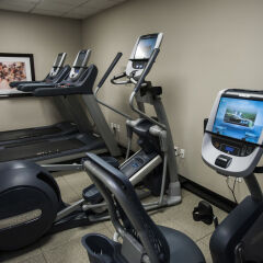 Отель DoubleTree by Hilton New York Times Square South фитнесс-зал фото 3
