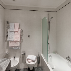 Отель Grand Hotel Adriatico Италия, Флоренция - 8 отзывов об отеле, цены и фото номеров - забронировать отель Grand Hotel Adriatico онлайн ванная фото 2