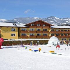 Hotel Tauernhof спортивное сооружение