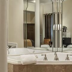 Отель Econo Lodge At The Falls North США, Ниагара-Фолс - отзывы, цены и фото номеров - забронировать отель Econo Lodge At The Falls North онлайн ванная фото 2