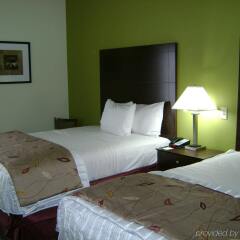 La Quinta Inn & Suites by Wyndham Baton Rouge Denham Springs in Baton Rouge, United States of America from 120$, photos, reviews - zenhotels.com guestroom