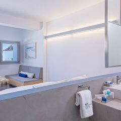 Отель Alti Santorini Suites Греция, Остров Санторини - отзывы, цены и фото номеров - забронировать отель Alti Santorini Suites онлайн ванная фото 2